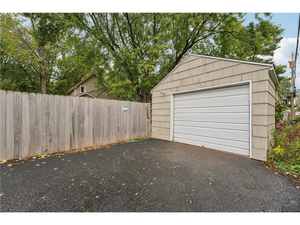 1094 Argyle Street Saint Paul MN 55103 7004559 image14