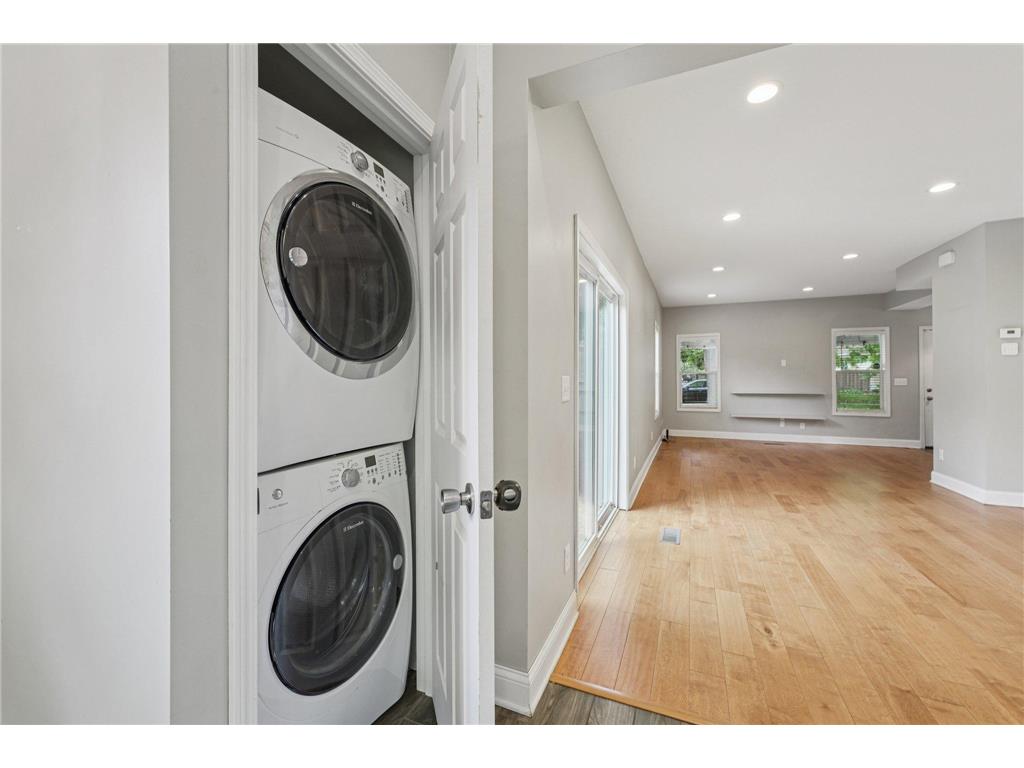 1094 Argyle Street Saint Paul MN 55103 7004559 image4