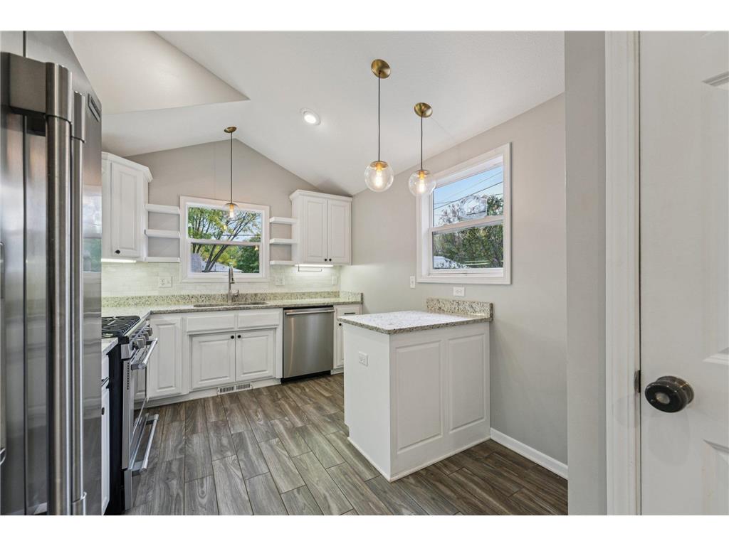 1094 Argyle Street Saint Paul MN 55103 7004559 image5