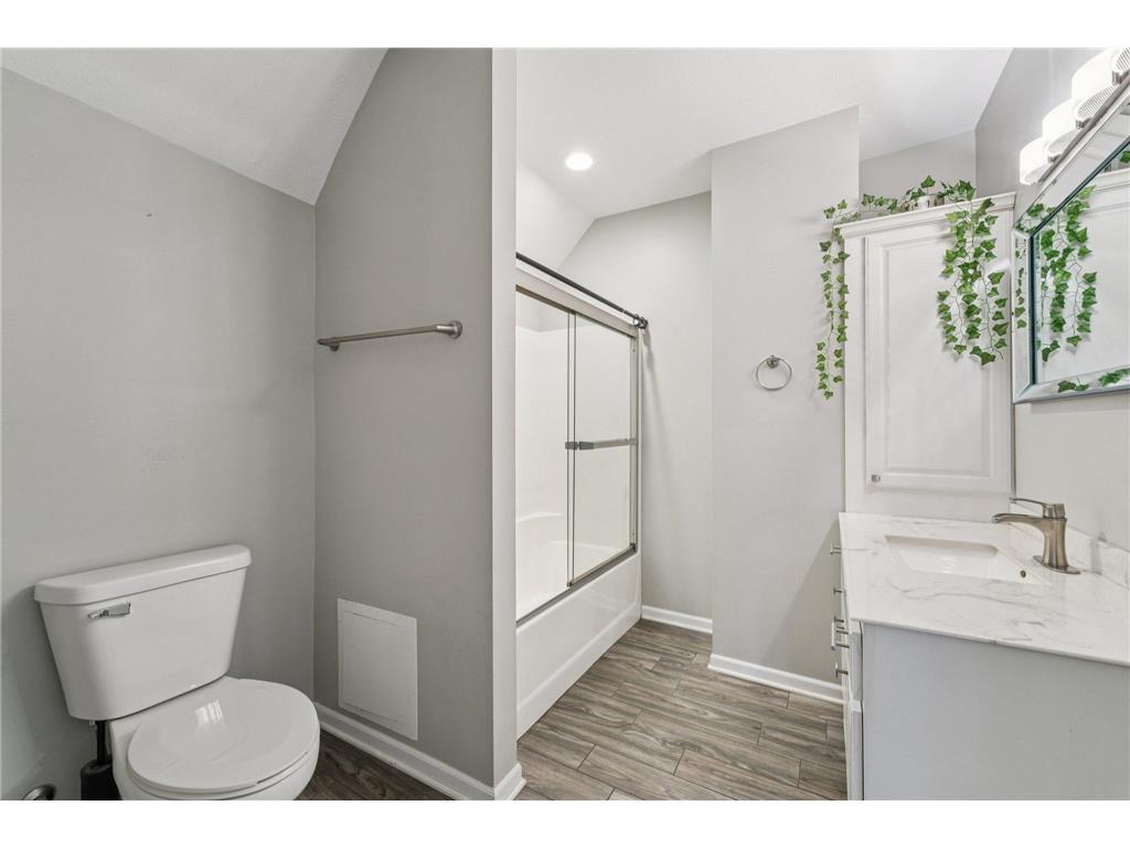 1094 Argyle Street Saint Paul MN 55103 7004559 image8