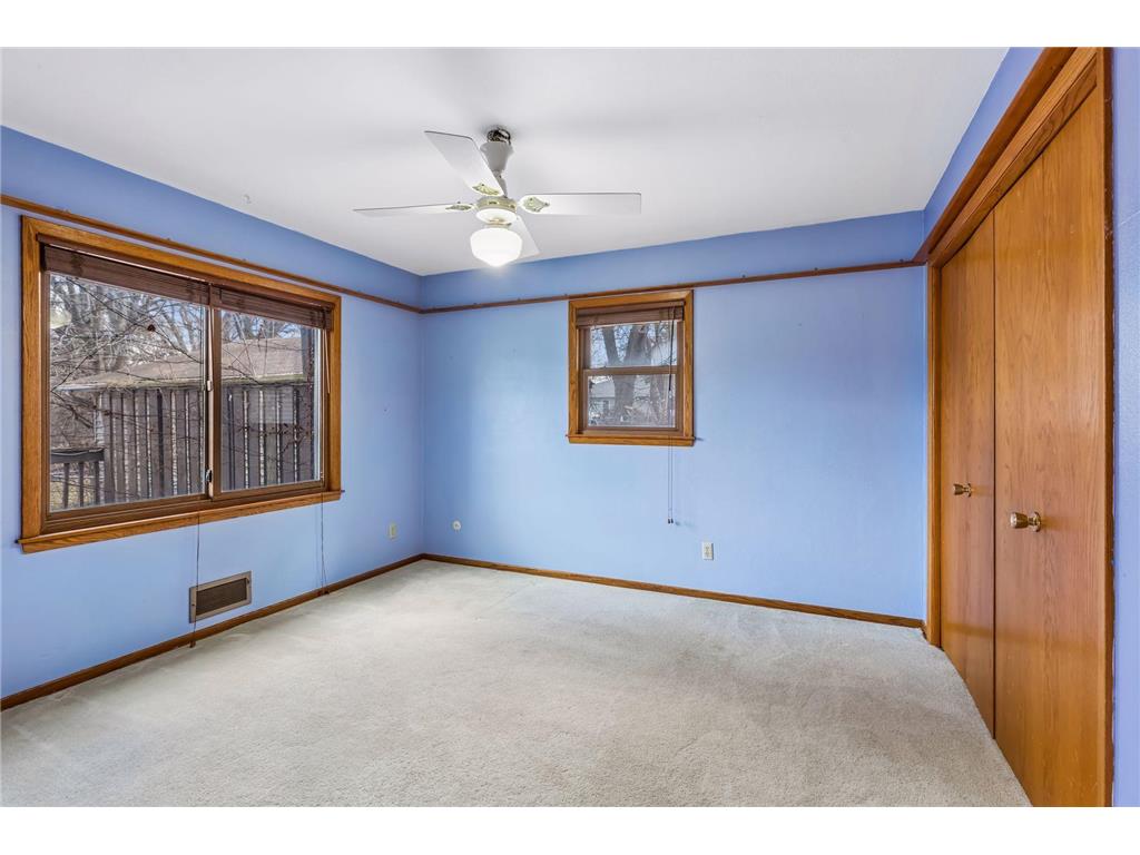 1096 Carrie Street West Saint Paul MN 55118 - Lilly 7049506 image14