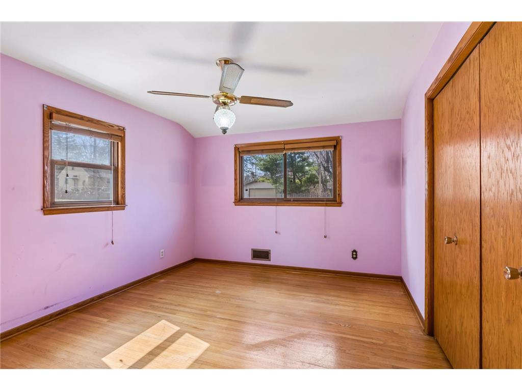 1096 Carrie Street West Saint Paul MN 55118 - Lilly 7049506 image17