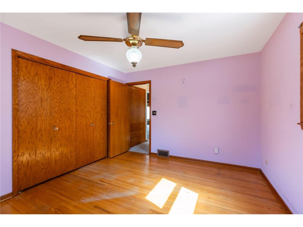 1096 Carrie Street West Saint Paul MN 55118 - Lilly 7049506 image18