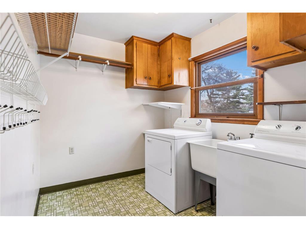 1096 Carrie Street West Saint Paul MN 55118 - Lilly 7049506 image20