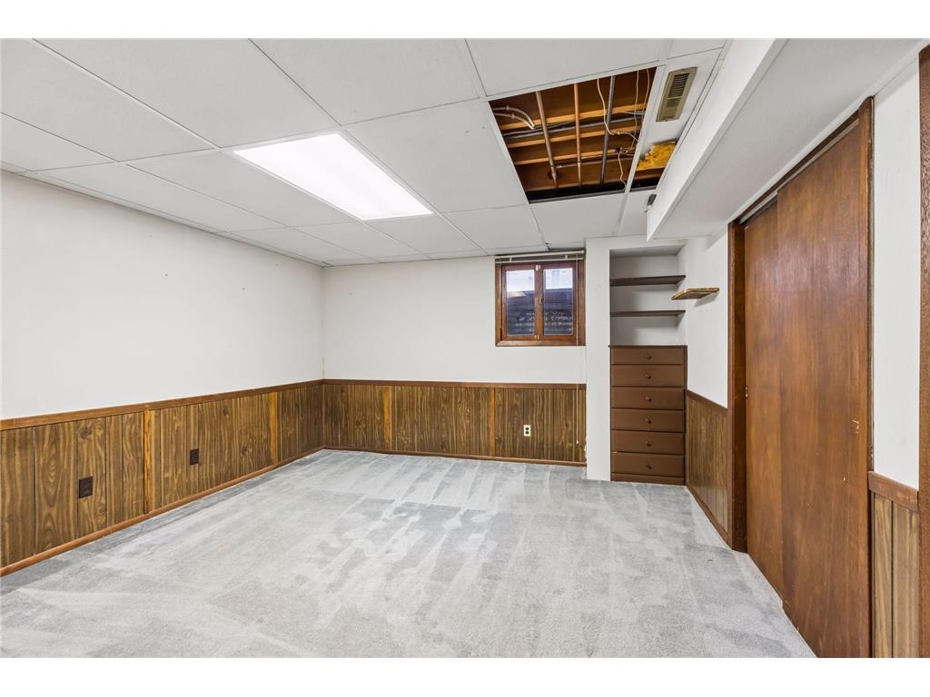 1096 Carrie Street West Saint Paul MN 55118 - Lilly 7049506 image26