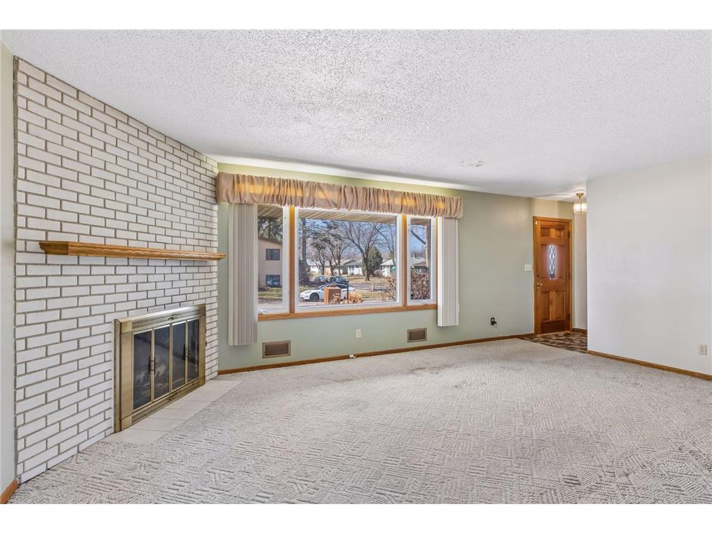 1096 Carrie Street West Saint Paul MN 55118 - Lilly 7049506 image3