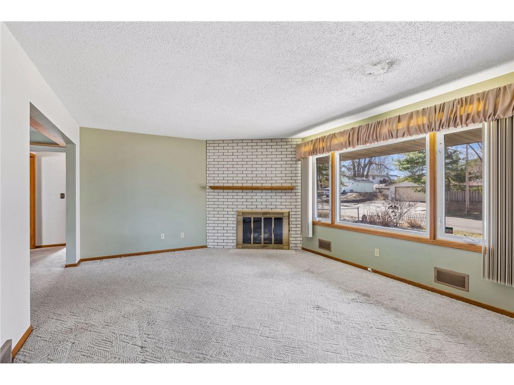 1096 Carrie Street West Saint Paul MN 55118 - Lilly 7049506 image4