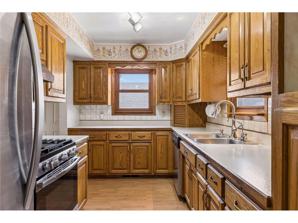 1096 Carrie Street West Saint Paul MN 55118 - Lilly 7049506 image7