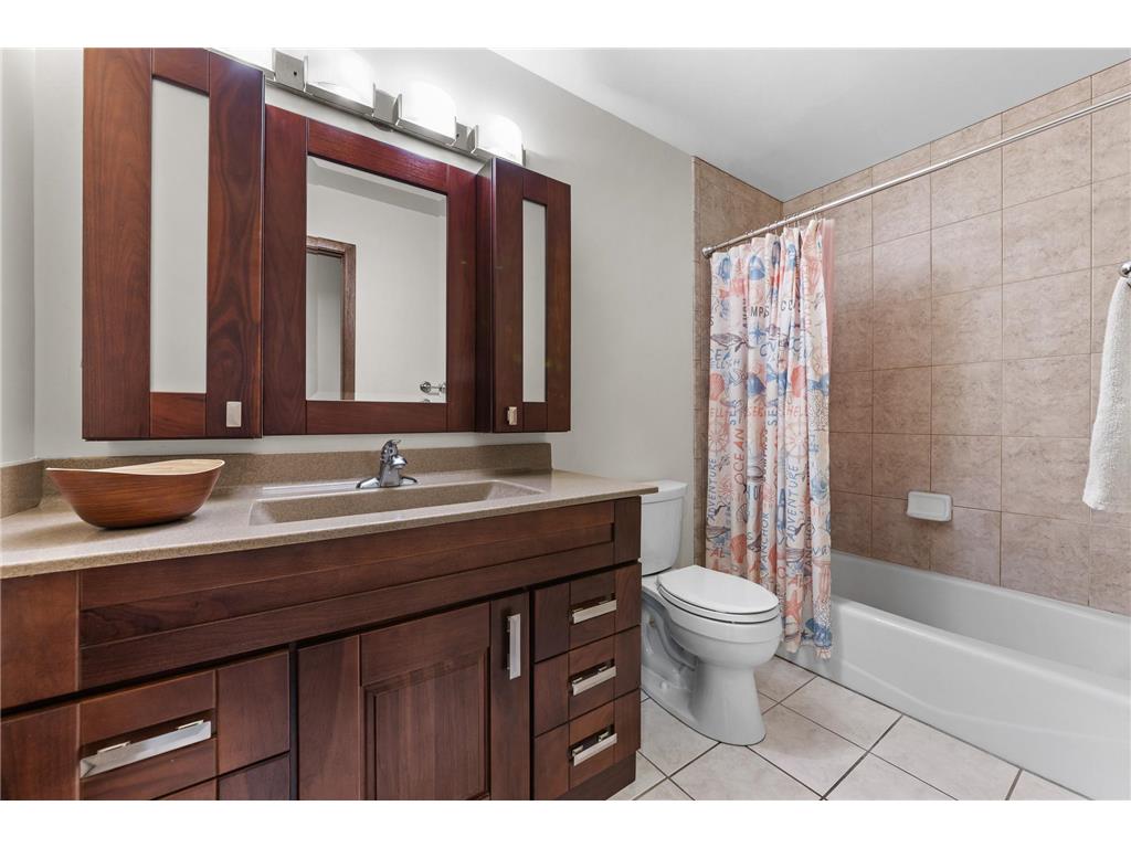 1096 Churchill Place Shoreview MN 55126 7069835 image25
