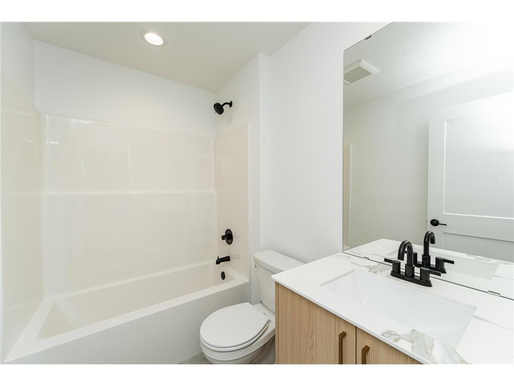 1097 Century Village Lane NE Rochester MN 55906 7037272 image14