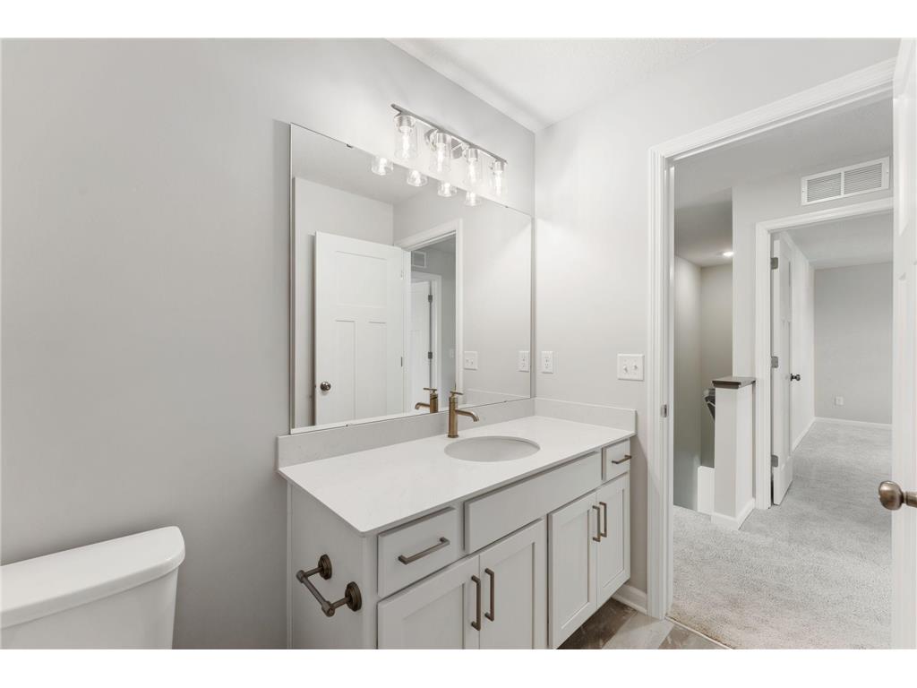 1098 Annagaire Curve Rosemount MN 55068 7096517 image17