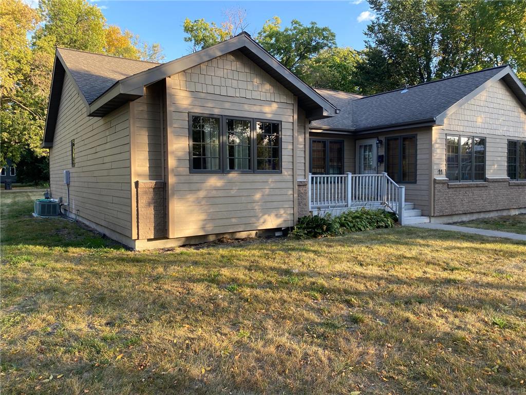 11 E 3rd Street Morris MN 56267 6615168 image1