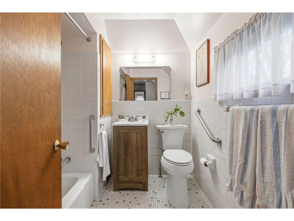 11 Ludlow Avenue Saint Paul MN 55108 7032988 image28