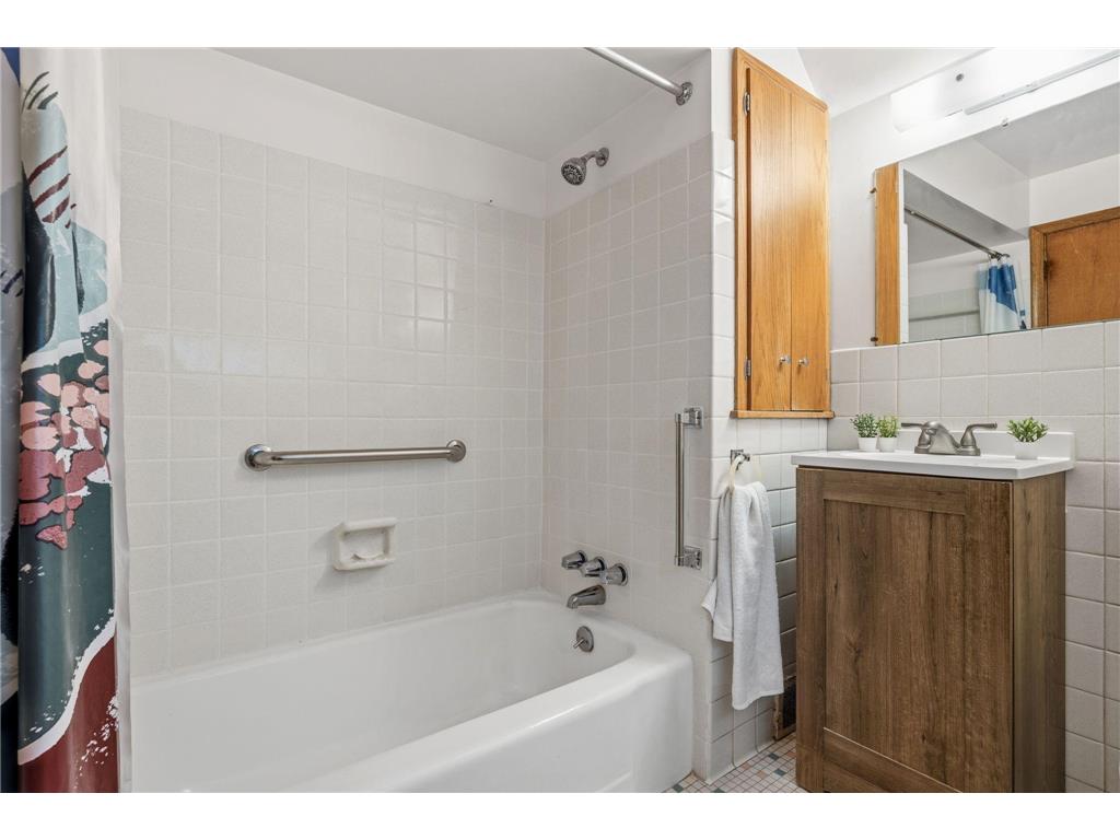 11 Ludlow Avenue Saint Paul MN 55108 7032988 image29