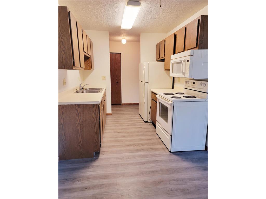 11 Park Street N #119 Fairfax MN 55332 6710121 image3