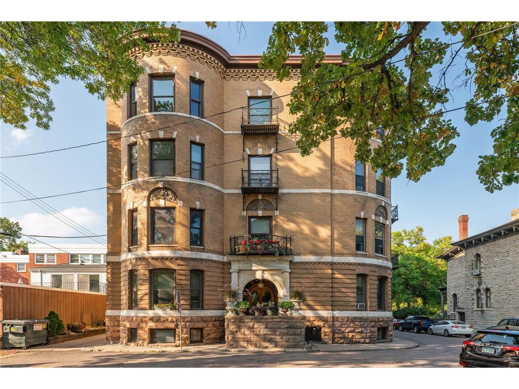 11 Summit Court #16 Saint Paul MN 55102 7048939 image1