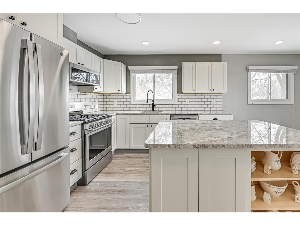 110 W Eagle Lake Drive Maple Grove MN 55369 - Eagle 6759885 image1