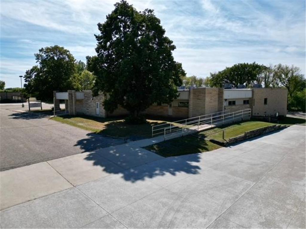 1100 E Broadway Street Redwood Falls MN 56283 7046027 image11