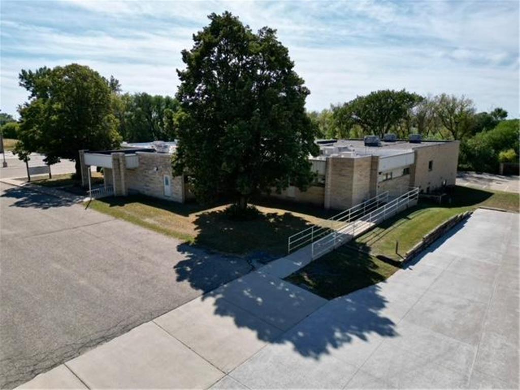 1100 E Broadway Street Redwood Falls MN 56283 7046027 image7