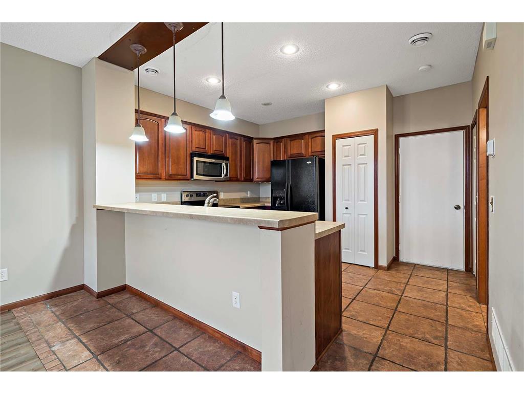 11003 Oak Grove Circle #B Woodbury MN 55129 7036300 image10