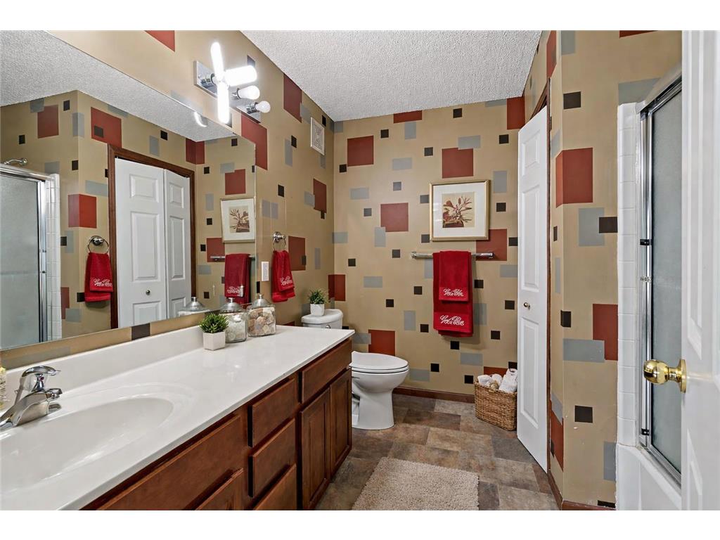 11003 Oak Grove Circle #B Woodbury MN 55129 7036300 image19