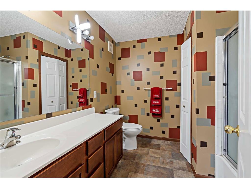 11003 Oak Grove Circle #B Woodbury MN 55129 7036300 image38
