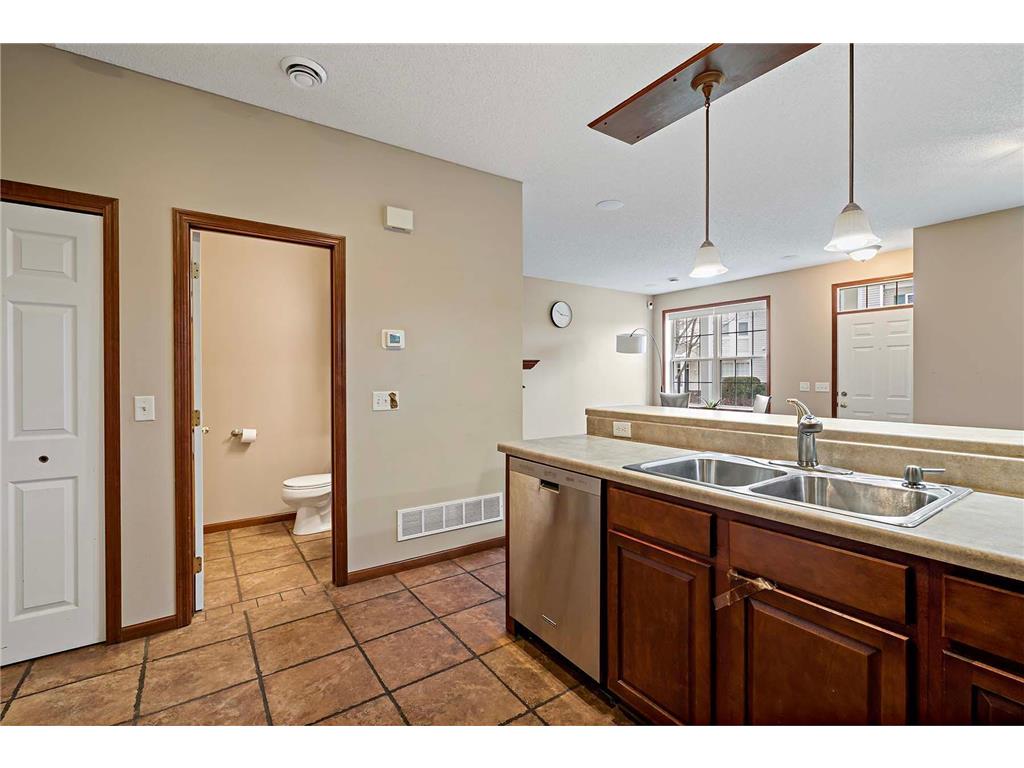 11003 Oak Grove Circle #B Woodbury MN 55129 7036300 image43