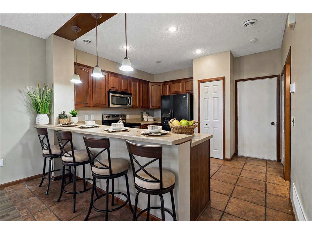 11003 Oak Grove Circle #B Woodbury MN 55129 7036300 image9
