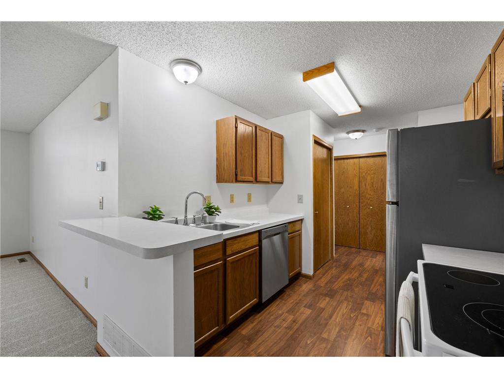 1102 Black Oak Drive New Brighton MN 55112 7046701 image12