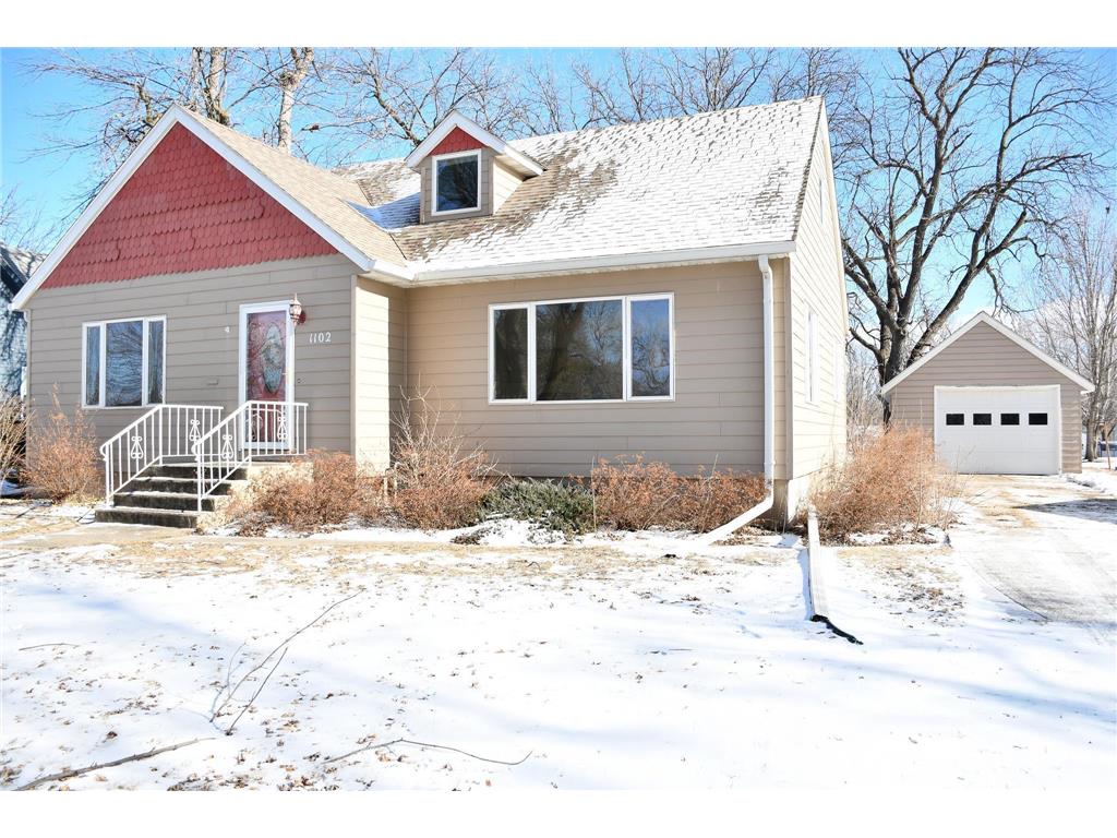 1102 Grand Avenue Worthington MN 56187 7014779 image1
