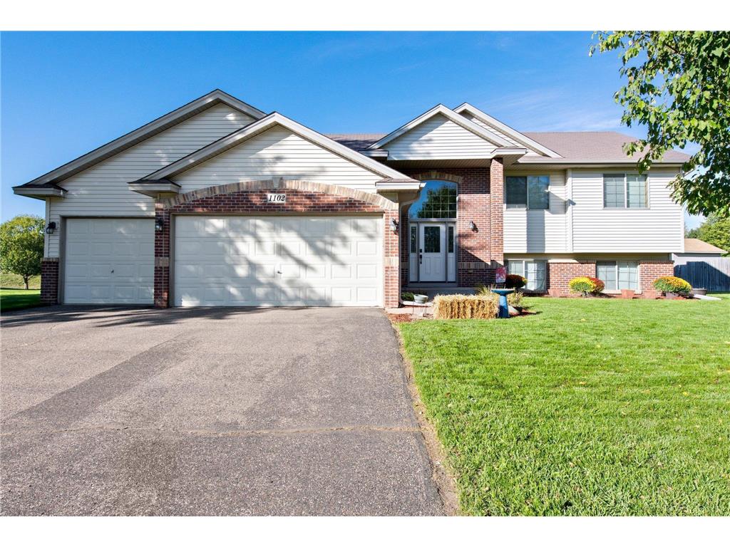 1102 Hillock Street NW Isanti MN 55040 6461934 image1