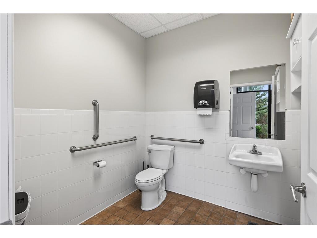 1103 Weir Drive #200 Woodbury MN 55125 7060408 image15