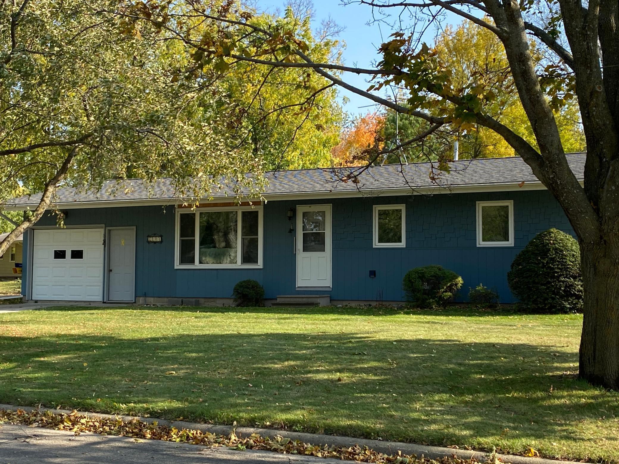 1104 Crestview Road, Albert Lea, MN 56007 | MLS: 5670191 | Edina Realty