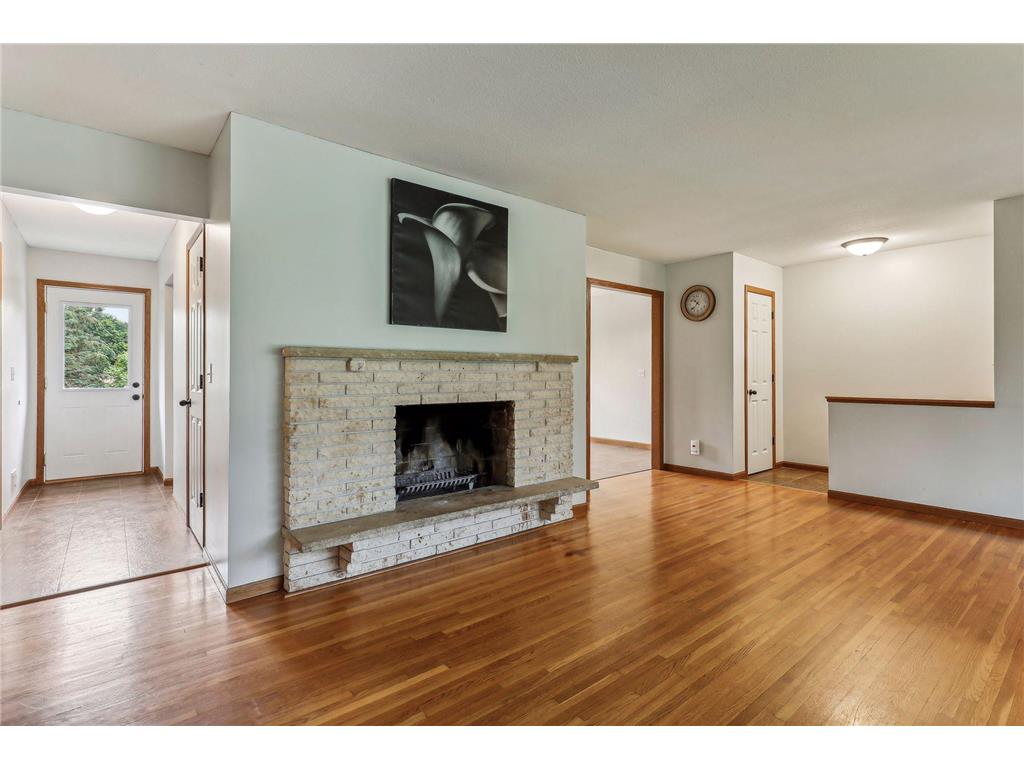 1104 W 136th Street Burnsville MN 55337 6554578 image1