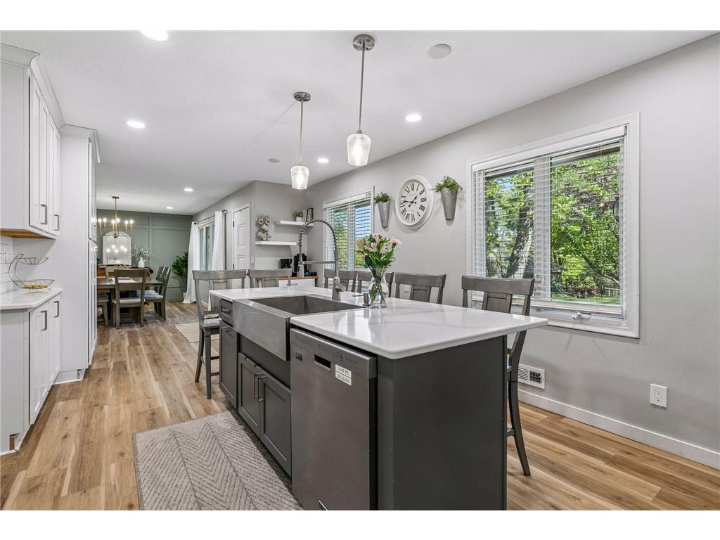 1105 Lakeview Drive Burnsville MN 55337 7076727 image13