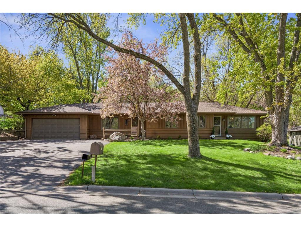 1105 Lakeview Drive Burnsville MN 55337 7076727 image2