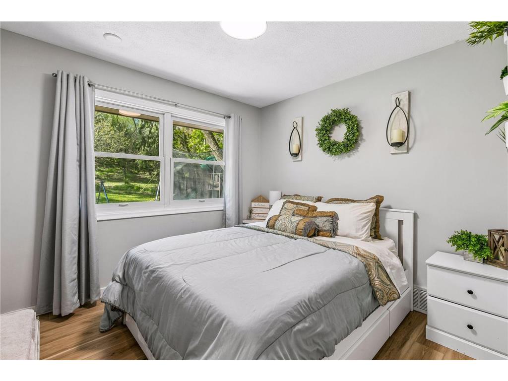 1105 Lakeview Drive Burnsville MN 55337 7076727 image21