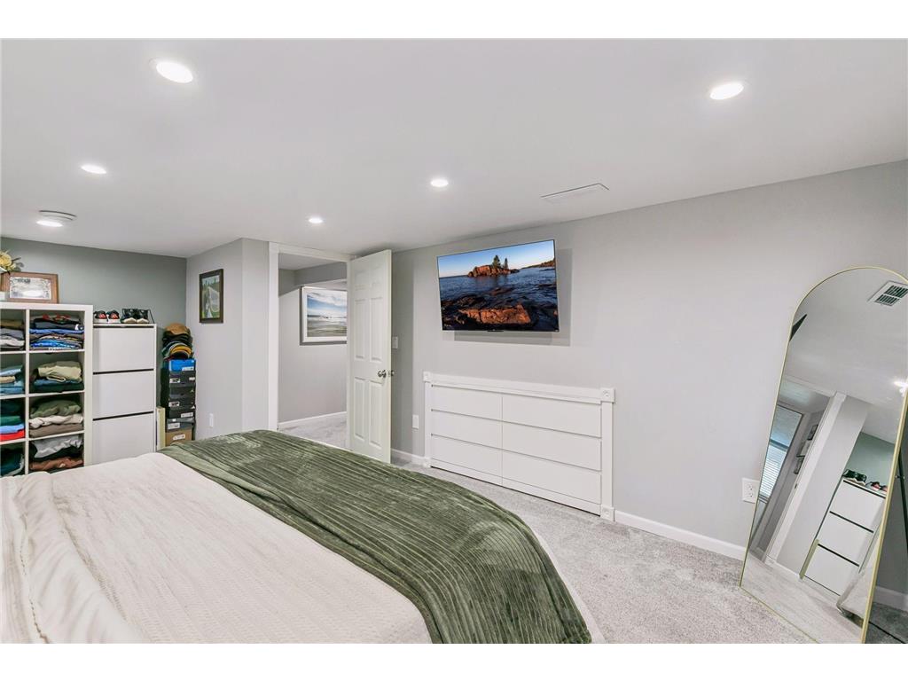 1105 Lakeview Drive Burnsville MN 55337 7076727 image27