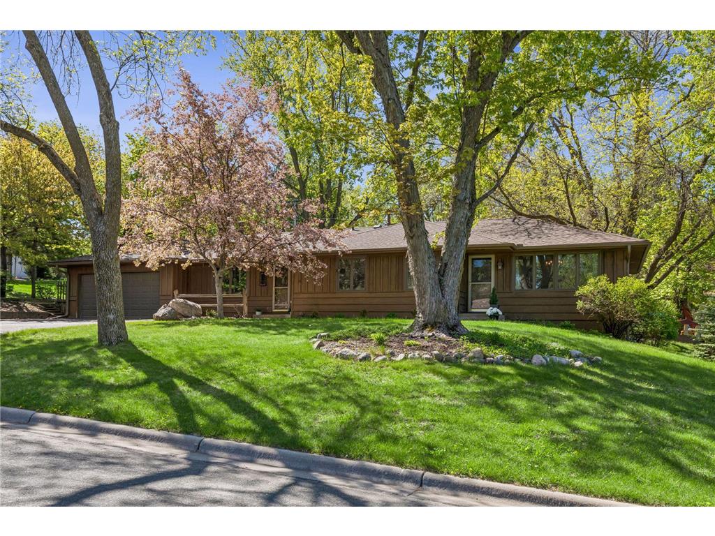 1105 Lakeview Drive Burnsville MN 55337 7076727 image3