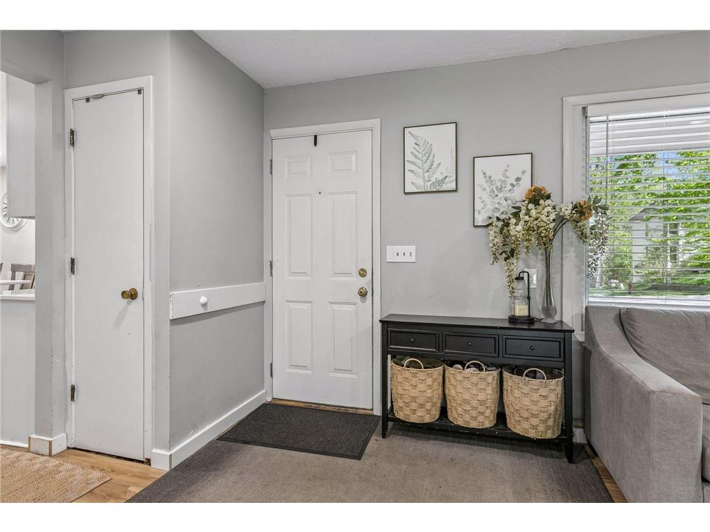 1105 Lakeview Drive Burnsville MN 55337 7076727 image4