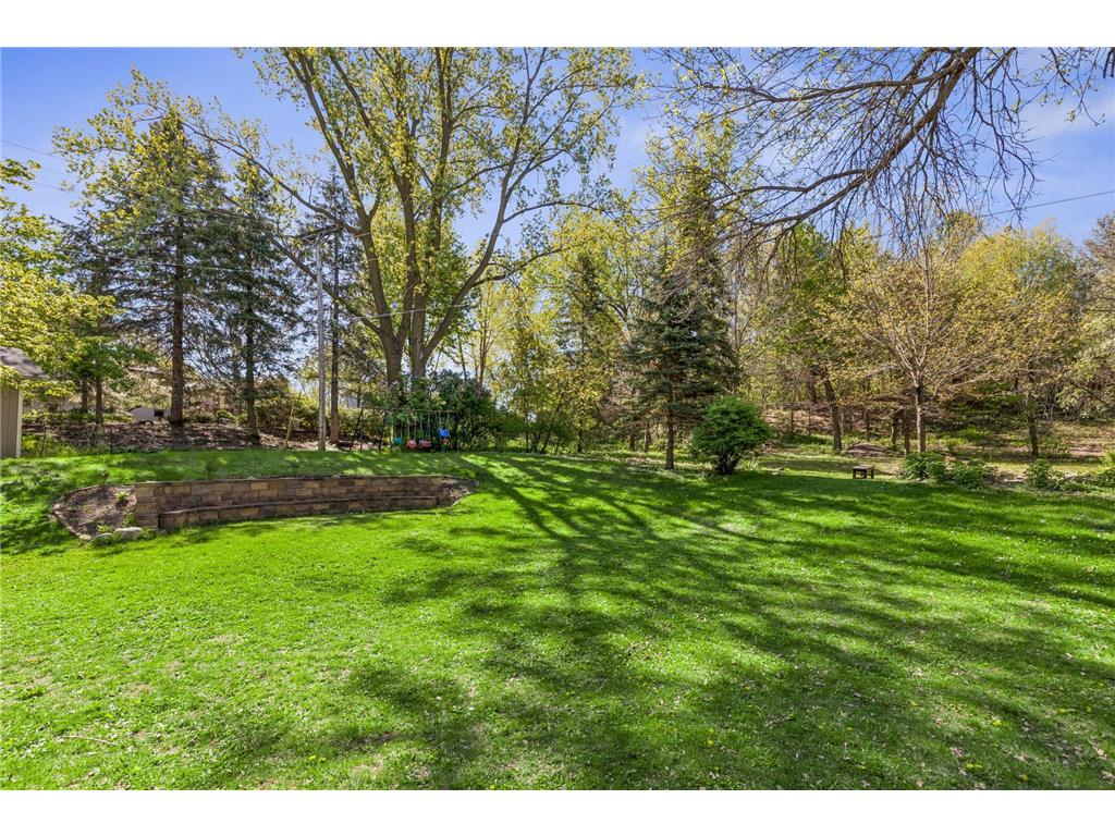 1105 Lakeview Drive Burnsville MN 55337 7076727 image40