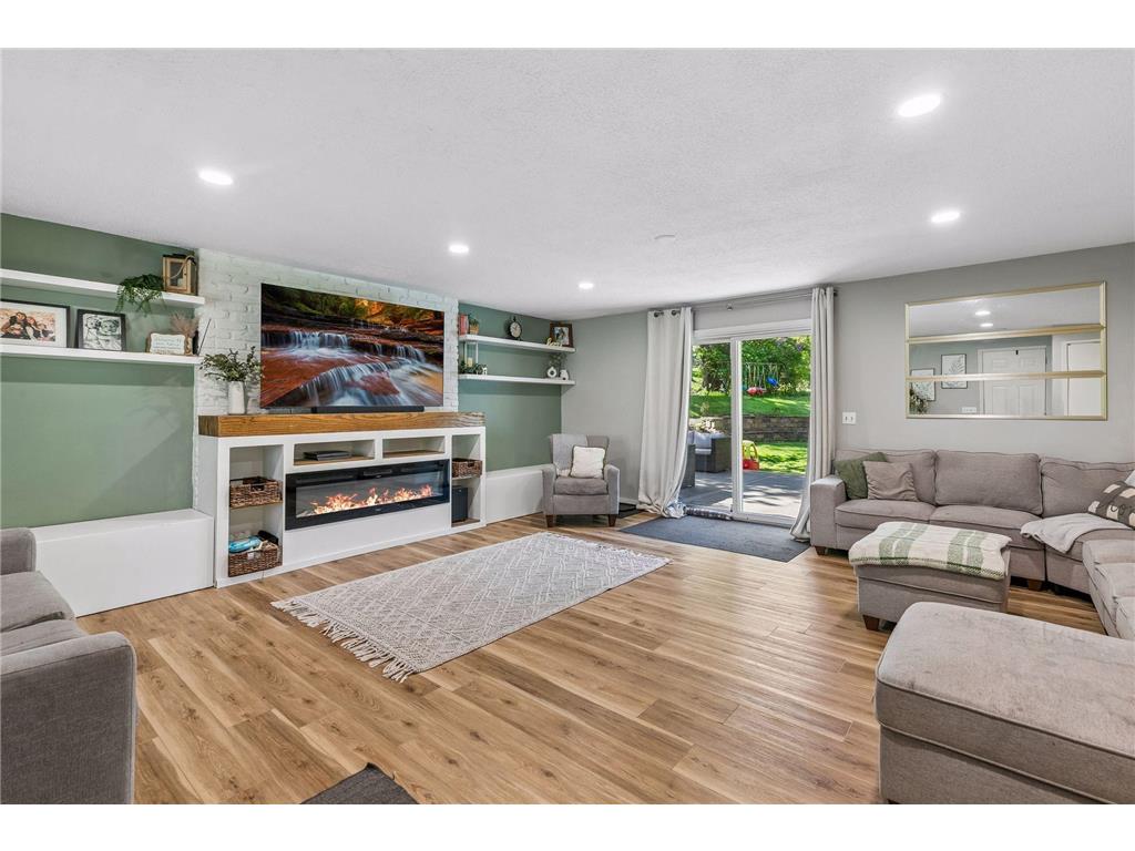 1105 Lakeview Drive Burnsville MN 55337 7076727 image5