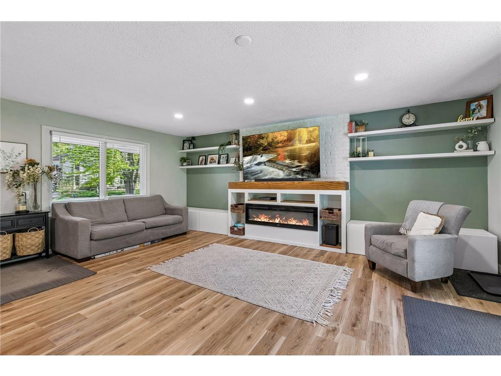 1105 Lakeview Drive Burnsville MN 55337 7076727 image7
