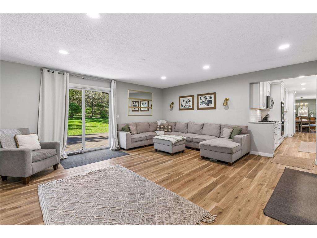 1105 Lakeview Drive Burnsville MN 55337 7076727 image8