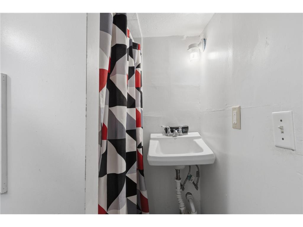 1105 Rose Avenue E Saint Paul MN 55106 7069426 image31