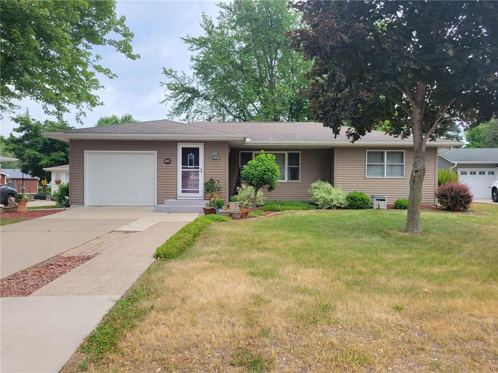 1105 W Center Street Lake City MN 55041 6393415 image1