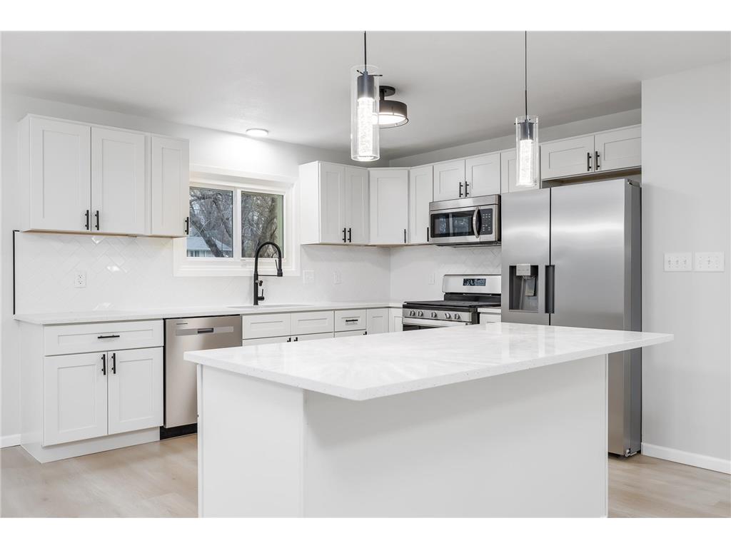 1106 Carlton Drive Arden Hills MN 55112 6474103 image1