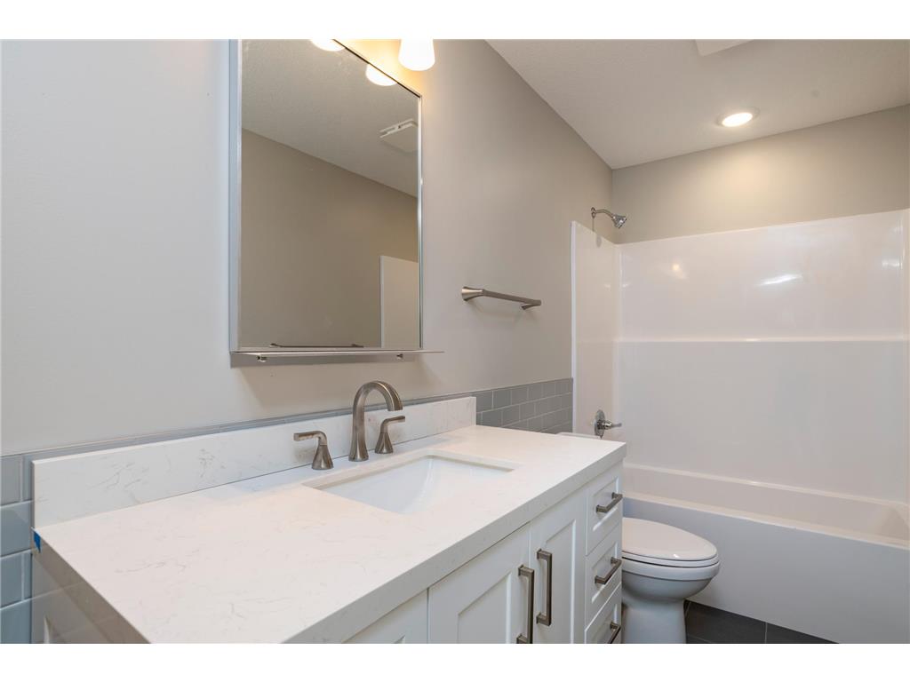 1106 Hawthorne Avenue E Saint Paul MN 55106 6822266 image15