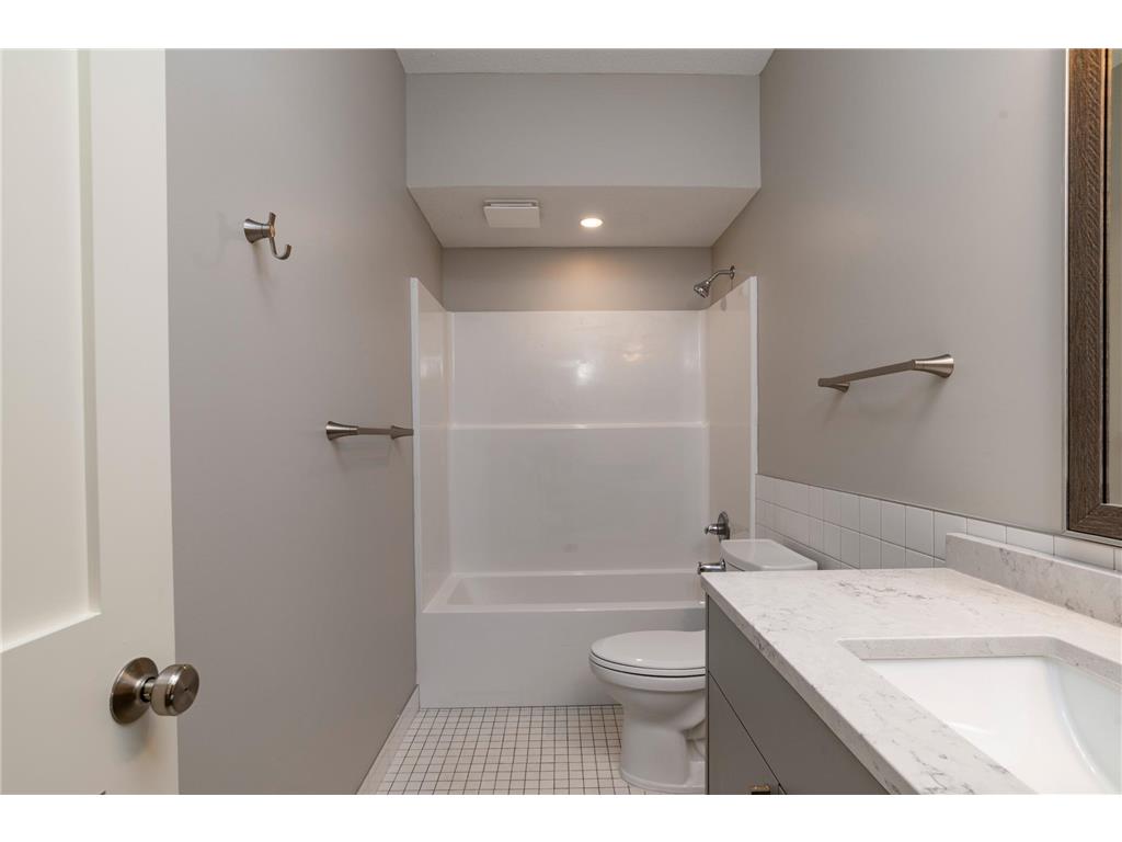 1106 Hawthorne Avenue E Saint Paul MN 55106 6822266 image20