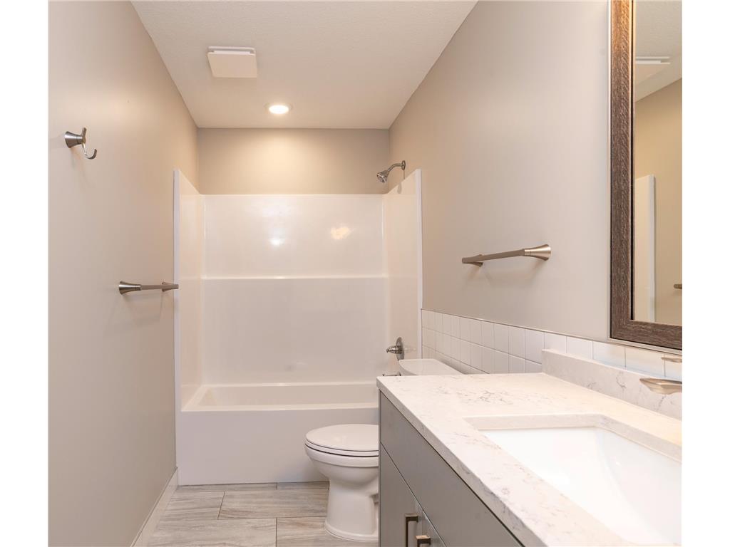 1106 Hawthorne Avenue E Saint Paul MN 55106 6822266 image26